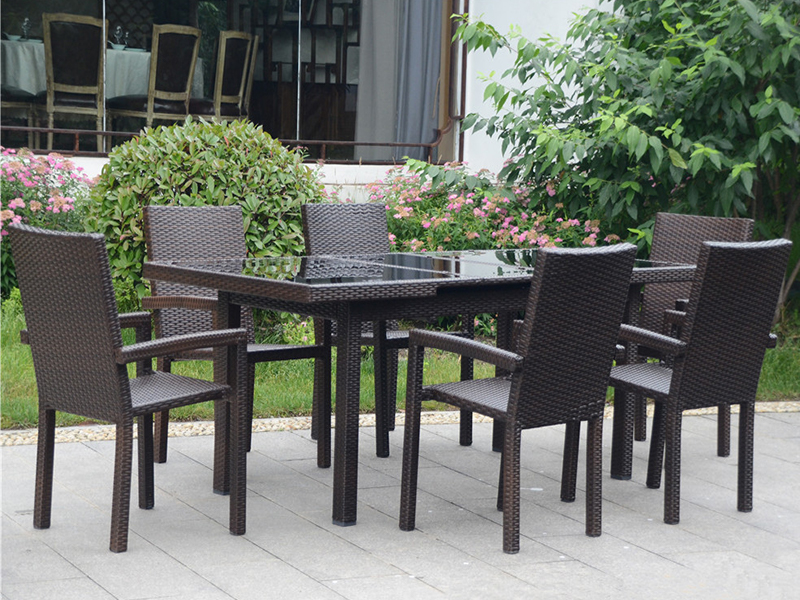 Set makan rotan yqr-483
