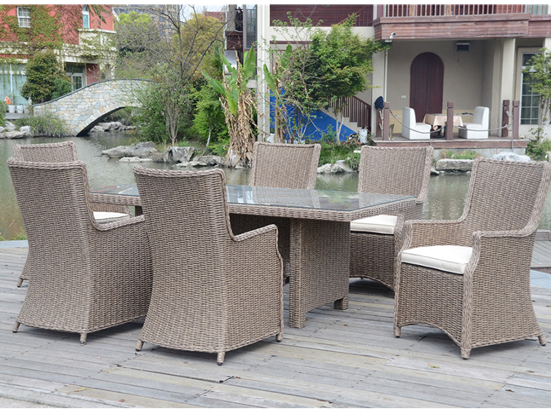 Set makan rotan