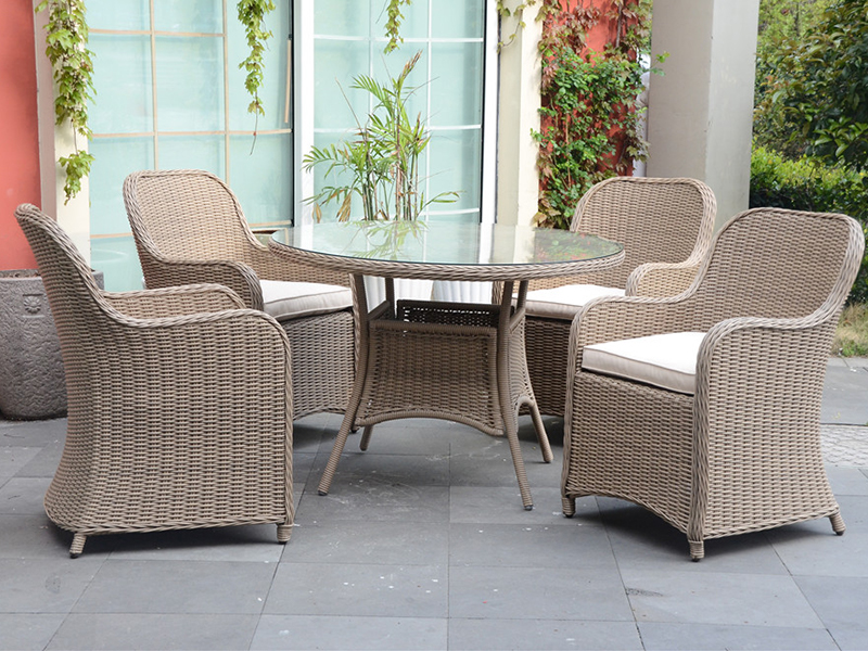 Set makan rotan yqr-491