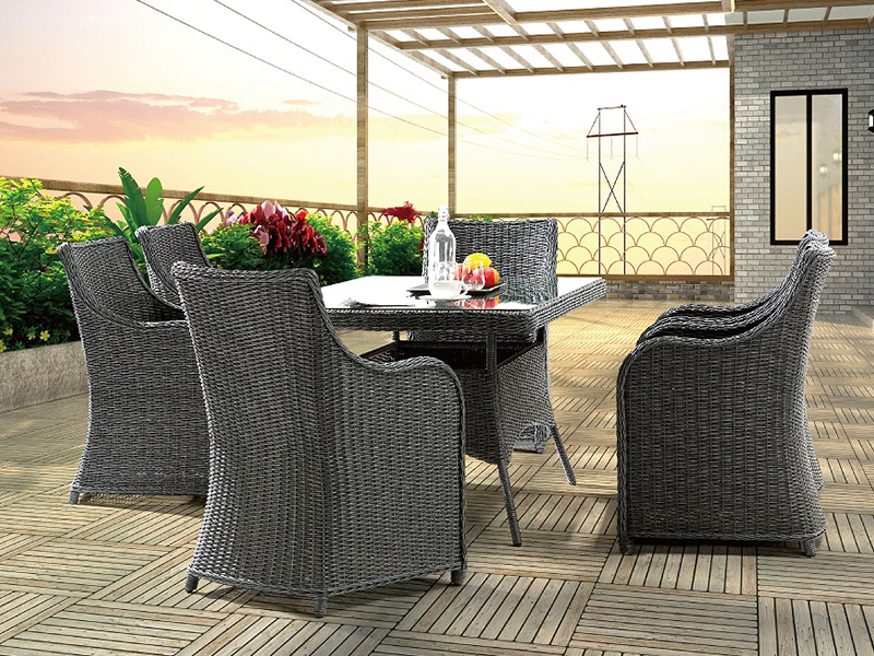 Set makan rotan yqr-497b