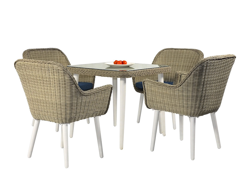 Set makan rotan yqr-704